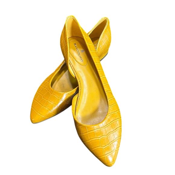 Bandolino- yellow- mustard- flats- pointed toe- faux croc Sz 7.5 small heel - Picture 1 of 9